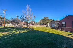 902 Joplin, Victoria, TX 77904 - Photo 33