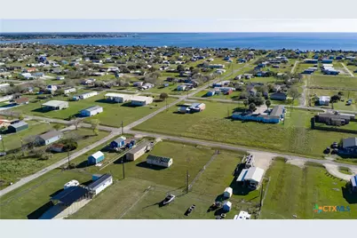 1306 W Ben Tindall Avenue, Seadrift, TX 77983 - Photo 15