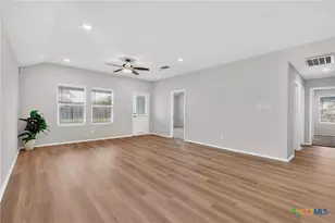 941 Armadillo Dr, Seguin, TX 78155 - Photo 5