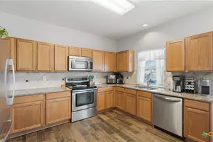 2141 Warwick Pl, New Braunfels, TX 78130 - Photo 7