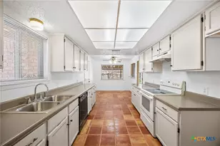 2006 Canyon Creek Dr, Temple, TX 76502 - Photo 9