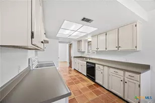 2006 Canyon Creek Dr, Temple, TX 76502 - Photo 11