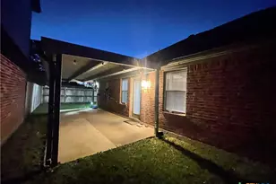 704 Pennsylvania Ave, Victoria, TX 77904 - Photo 3