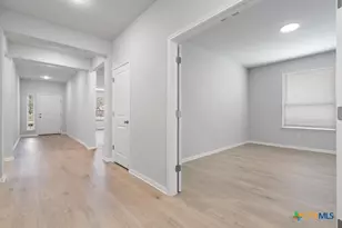 132 Condesa St, Kyle, TX 78640 - Photo 5