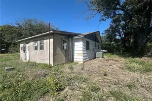 110 Hollis Ln, Gatesville, TX 76528 - Photo 3