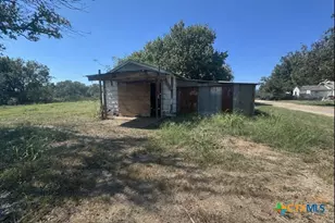 110 Hollis Ln, Gatesville, TX 76528 - Photo 7