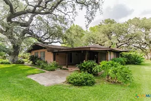 1209 Moss Ln, Cuero, TX 77954 - Photo 9