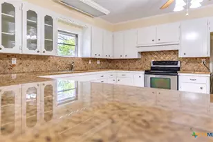 1209 Moss Ln, Cuero, TX 77954 - Photo 7