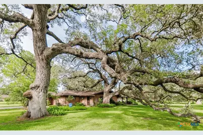 1209 Moss Lane, Cuero, TX 77954 - Photo 9