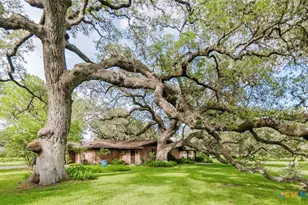 1209 Moss Ln, Cuero, TX 77954 - Photo 9