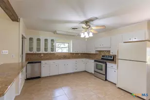 1209 Moss Ln, Cuero, TX 77954 - Photo 11