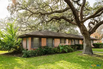 1209 Moss Lane, Cuero, TX 77954 - Photo 9