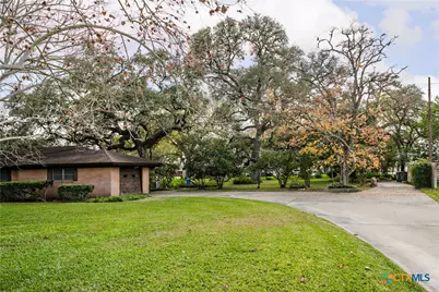 1209 Moss Lane, Cuero, TX 77954 - Photo 9