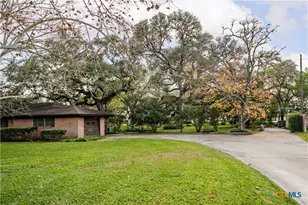 1209 Moss Ln, Cuero, TX 77954 - Photo 9