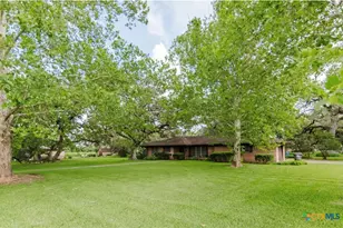 1209 Moss Ln, Cuero, TX 77954 - Photo 11