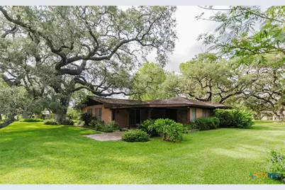 1209 Moss Lane, Cuero, TX 77954 - Photo 15