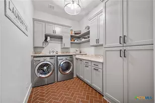 1665 Sunflower Trail, Luling, TX 78648 - Photo 37