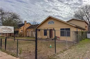 613 E Broadway St, Cuero, TX 77954 - Photo 33