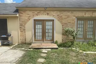 613 E Broadway St, Cuero, TX 77954 - Photo 21