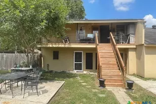 613 E Broadway St, Cuero, TX 77954 - Photo 23