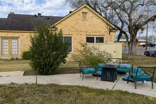 613 E Broadway St, Cuero, TX 77954 - Photo 29
