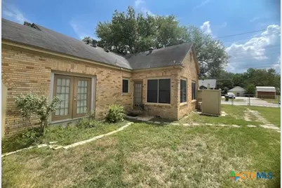 613 E Broadway Street #5, Cuero, TX 77954 - Photo 7