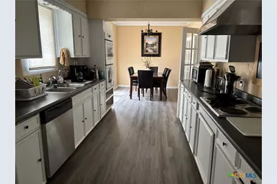 613 E Broadway Street #5, Cuero, TX 77954 - Photo 9