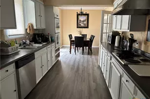 613 E Broadway St, Cuero, TX 77954 - Photo 9