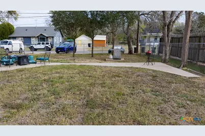 613 E Broadway Street #5, Cuero, TX 77954 - Photo 27