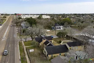 613 E Broadway St, Cuero, TX 77954 - Photo 31