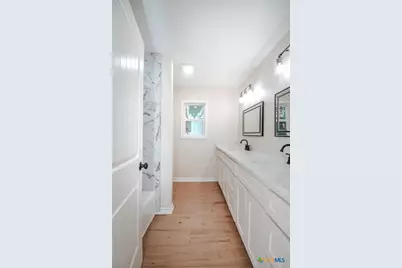 702 E Airline Road, Victoria, TX 77901 - Photo 9