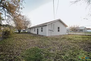702 E Airline Rd, Victoria, TX 77901 - Photo 15