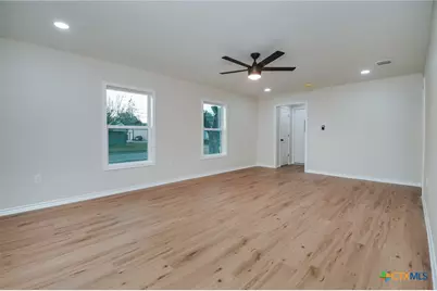 702 E Airline Road, Victoria, TX 77901 - Photo 5