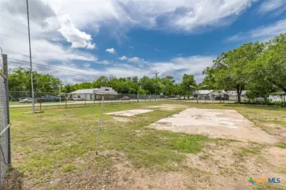530 Seydler Street, Gonzales, TX 78629 - Photo 17