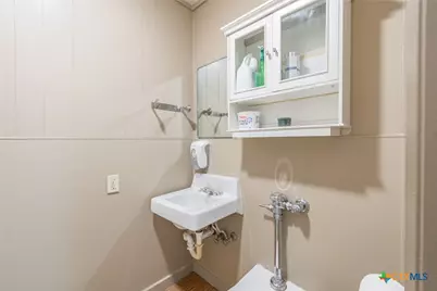 530 Seydler Street, Gonzales, TX 78629 - Photo 11