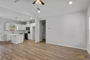 930 Redwood Ave, Rockport, TX 78382 - Photo 3