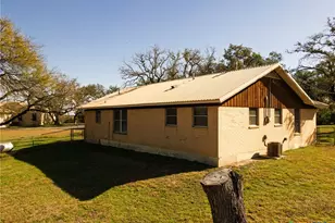 1003 N Ridge St, Lampasas, TX 76550 - Photo 35