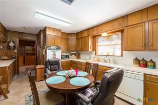 1003 N Ridge St, Lampasas, TX 76550 - Photo 11