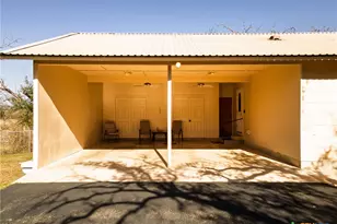 1003 N Ridge St, Lampasas, TX 76550 - Photo 3