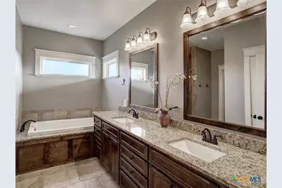 205 S Avenue D, Shiner, TX 77984 - Photo 19