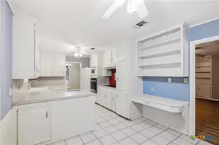 203 Wilshire Dr, Victoria, TX 77904 - Photo 7