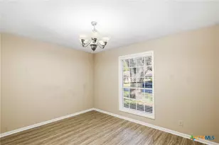 203 Wilshire Dr, Victoria, TX 77904 - Photo 5