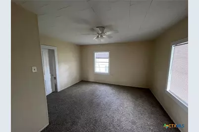 104 N Park Street, Lampasas, TX 76550 - Photo 7