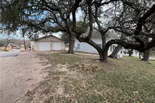 104 N Park St, Lampasas, TX 76550 - Photo 9