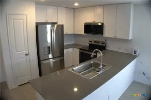 809 Riviera Ct, Seguin, TX 78155 - Photo 3