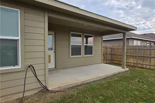 1420 Parkwood, Seguin, TX 78155 - Photo 13