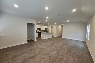 1420 Parkwood, Seguin, TX 78155 - Photo 5