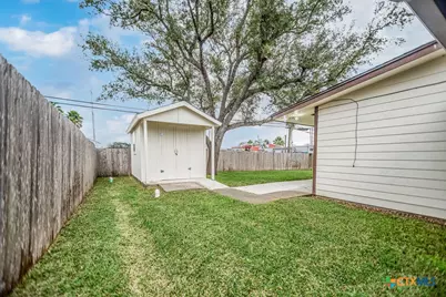 118 Holiday Lane, Port Lavaca, TX 77979 - Photo 7