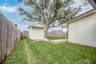 118 Holiday Ln, Port Lavaca, TX 77979 - Photo 7