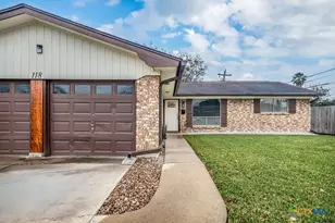 118 Holiday Ln, Port Lavaca, TX 77979 - Photo 3